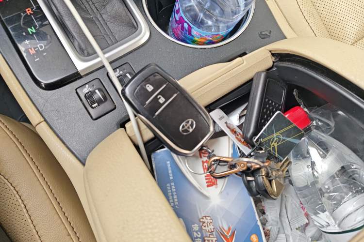 Used Toyota Highlander 2015 2.0T Four-Wheel Drive Luxury Edition 7-Seater Interior 1