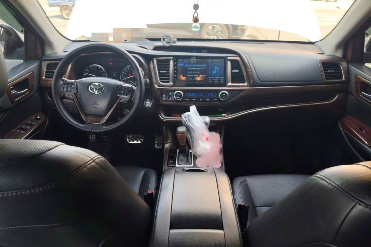 Used Toyota Highlander 2015 2.0T Four-Wheel Drive Luxury Edition 7-Seater Interior 2