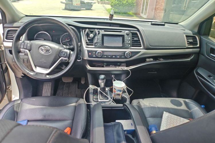 Used Toyota Highlander 2015 2.0T Four-Wheel Drive Luxury Edition 7-Seater Interior 2