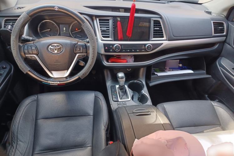 Used Toyota Highlander 2015 2.0T Four-Wheel Drive Luxury Edition 7-Seater Interior 2