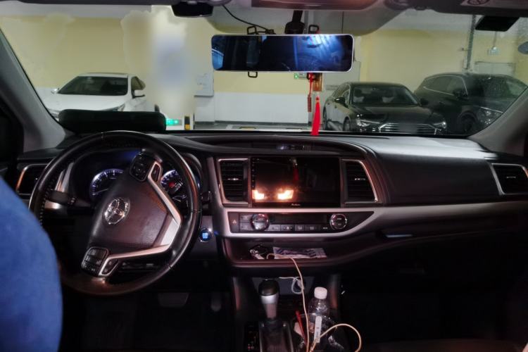 Used Toyota Highlander 2015 2.0T Four-Wheel Drive Luxury Edition 7-Seater Interior 2
