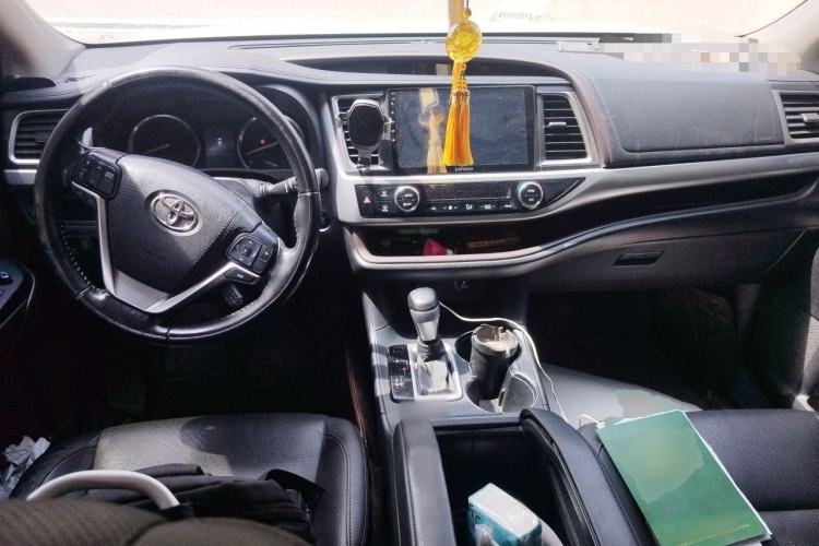 Used Toyota Highlander 2015 2.0T Four-Wheel Drive Luxury Edition 7-Seater Interior 2