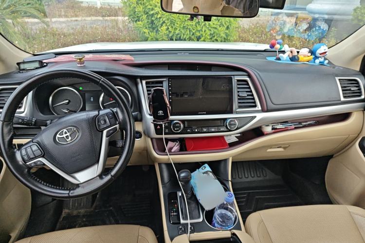 Used Toyota Highlander 2015 2.0T Four-Wheel Drive Luxury Edition 7-Seater Interior 2