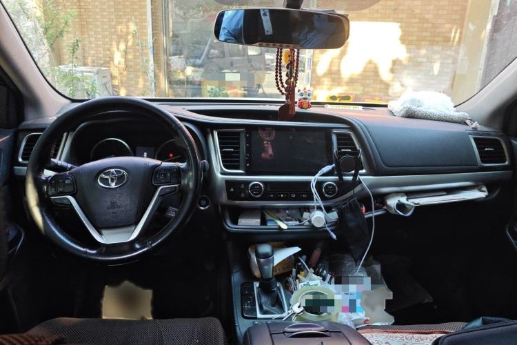 Used Toyota Highlander 2015 2.0T Four-Wheel Drive Luxury Edition 7-Seater Interior 2