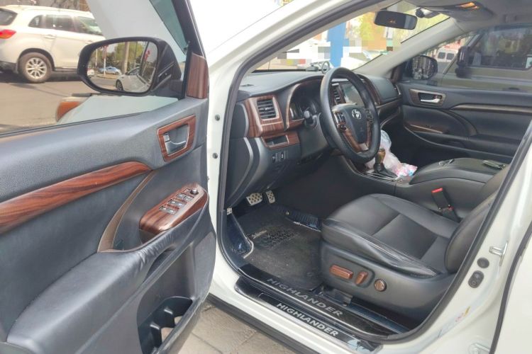 Used Toyota Highlander 2015 2.0T Four-Wheel Drive Luxury Edition 7-Seater Interior 3