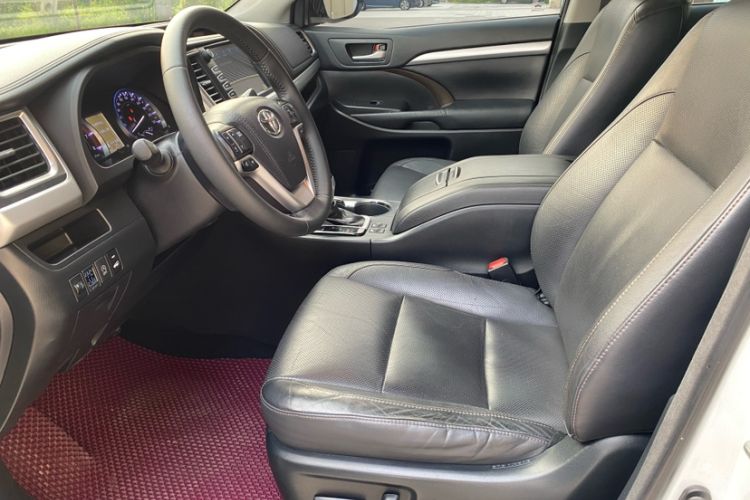 Used Toyota Highlander 2015 2.0T Four-Wheel Drive Luxury Edition 7-Seater Interior 3