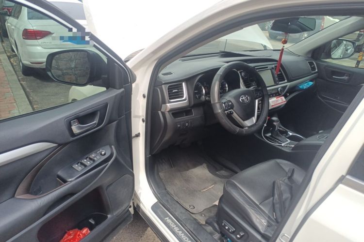 Used Toyota Highlander 2015 2.0T Four-Wheel Drive Luxury Edition 7-Seater Interior 3