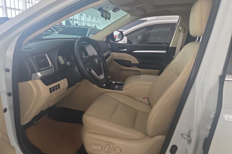 Used Toyota Highlander 2015 2.0T Four-Wheel Drive Luxury Edition 7-Seater Interior 3