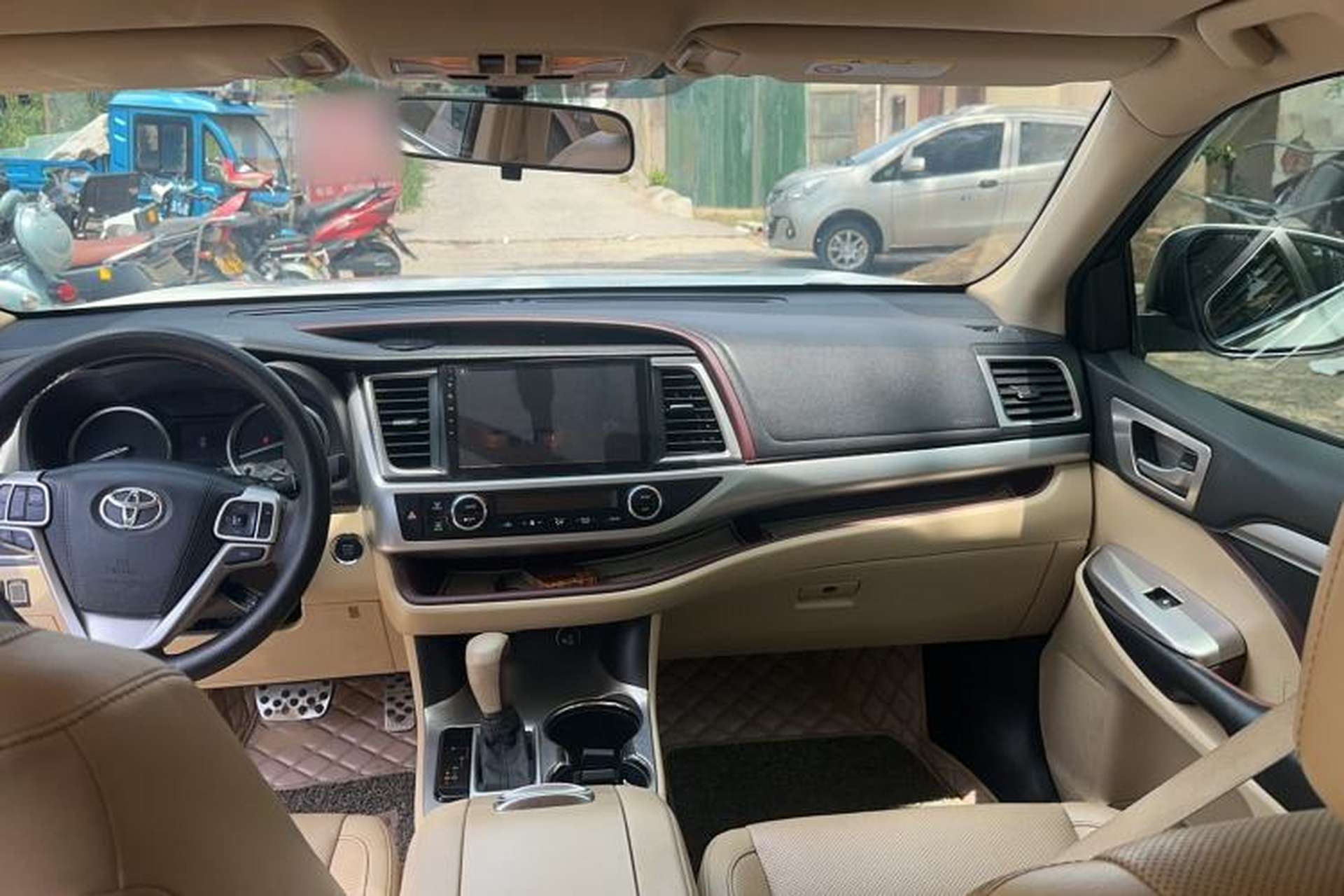Used Toyota Highlander 2015 2.0T Four-Wheel Drive Luxury Edition 7-Seater Interior 3