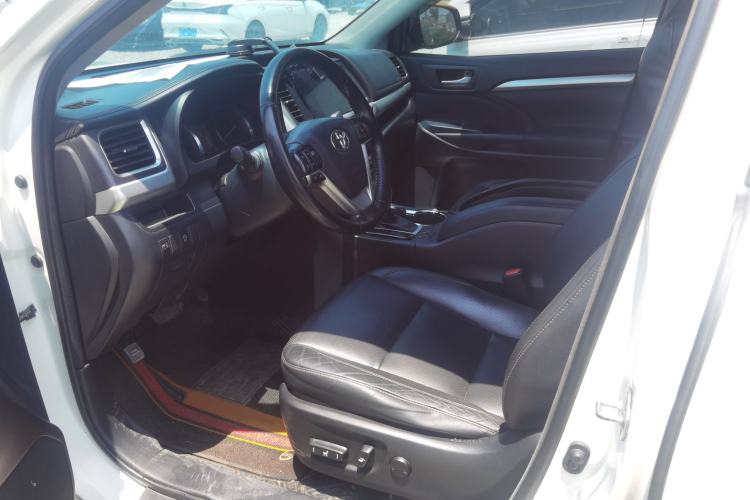 Used Toyota Highlander 2015 2.0T Four-Wheel Drive Luxury Edition 7-Seater Interior 4