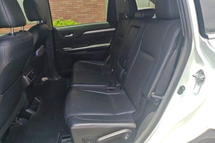 Used Toyota Highlander 2015 2.0T Four-Wheel Drive Luxury Edition 7-Seater Interior 4