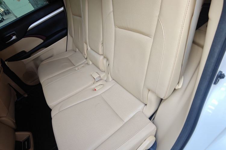 Used Toyota Highlander 2015 2.0T Two-Wheel Drive Luxury Edition 7 Seats Interior 4