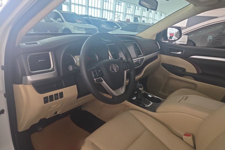 Used Toyota Highlander 2015 2.0T Four-Wheel Drive Luxury Edition 7-Seater Interior 4
