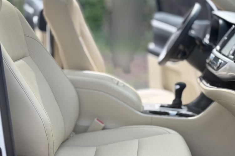 Used Toyota Highlander 2015 2.0T Four-Wheel Drive Luxury Edition 7-Seater Interior 6
