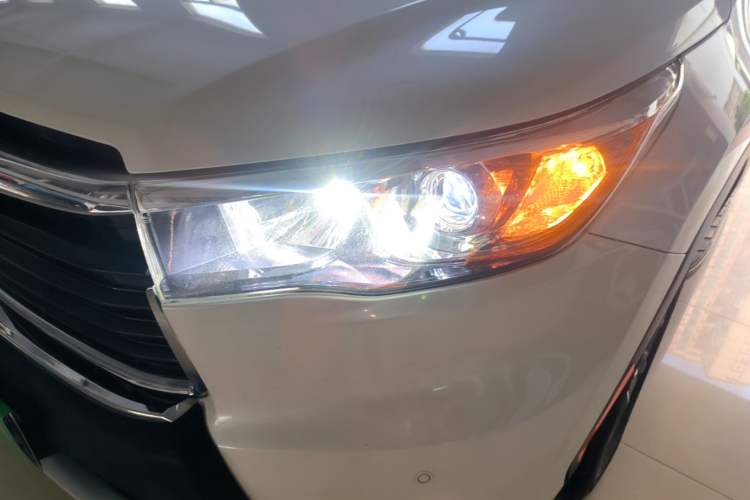 Used Toyota Highlander 2015 2.0T Two-Wheel Drive Luxury Edition 7 Seats Left Front Headlight