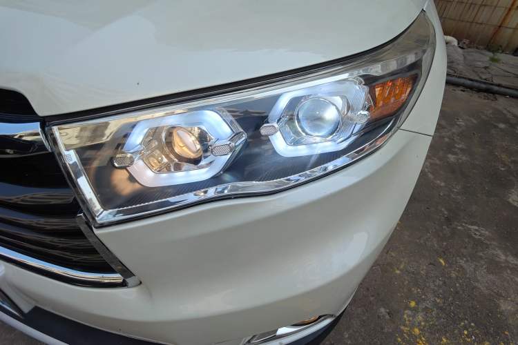 Used Toyota Highlander 2015 2.0T Two-Wheel Drive Luxury Edition 7 Seats Left Front Headlight
