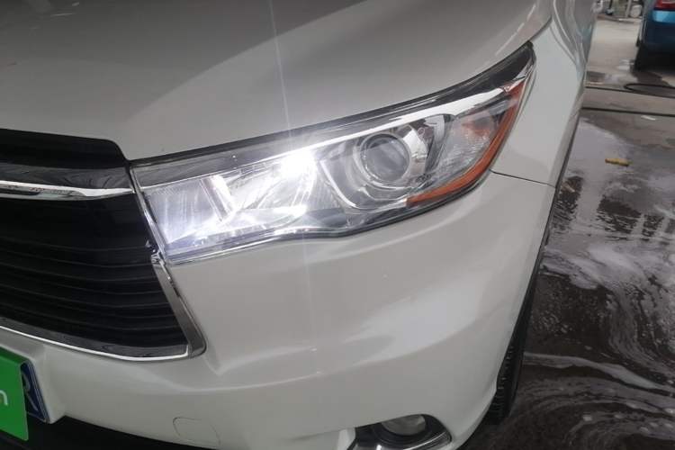 Used Toyota Highlander 2015 2.0T Two-Wheel Drive Luxury Edition 7 Seats Left Front Headlight