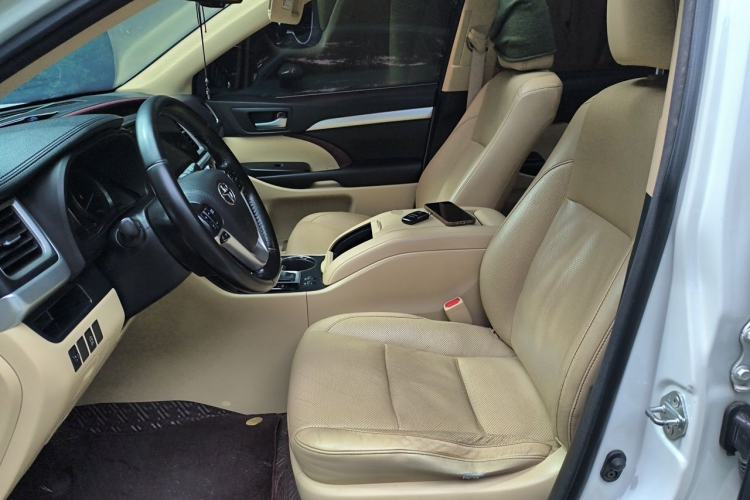 Used Toyota Highlander 2015 2.0T Two-Wheel Drive Luxury Edition 7 Seats Left Front Seat