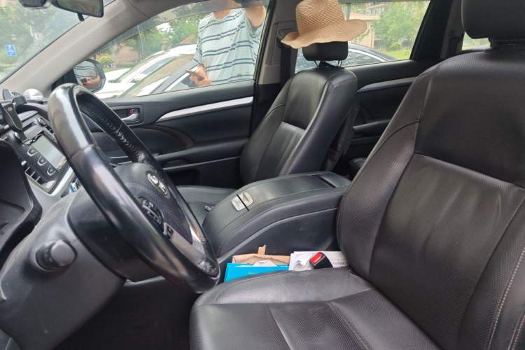 Used Toyota Highlander 2015 2.0T Two-Wheel Drive Luxury Edition 7 Seats Left Front Seat