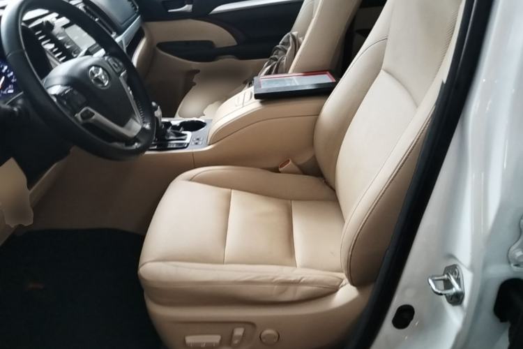 Used Toyota Highlander 2015 2.0T Two-Wheel Drive Luxury Edition 7 Seats Left Front Seat