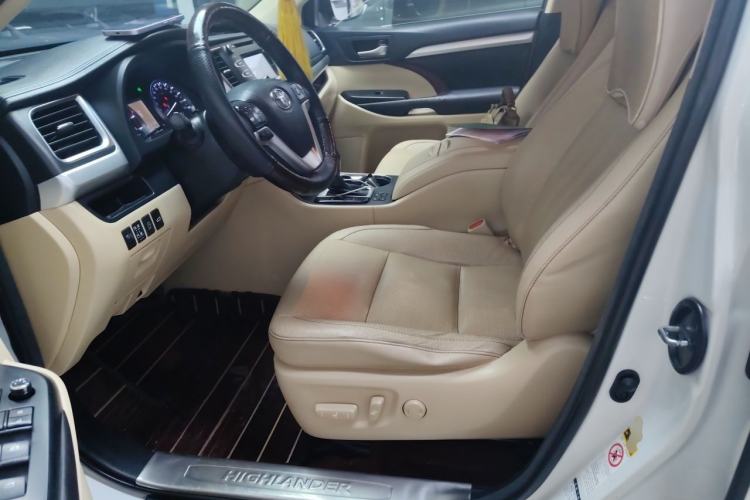 Used Toyota Highlander 2015 2.0T Two-Wheel Drive Luxury Edition 7 Seats Left Front Seat