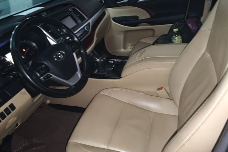 Used Toyota Highlander 2015 2.0T Two-Wheel Drive Luxury Edition 7 Seats Left Front Seat