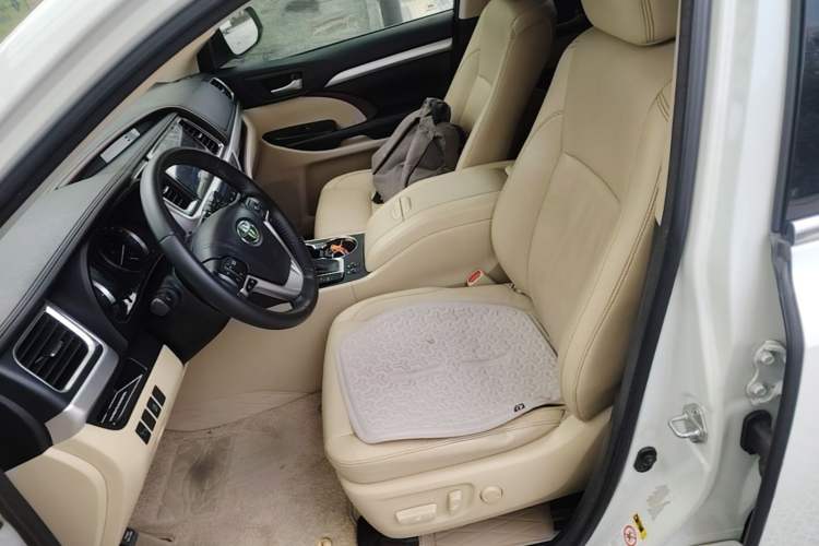 Used Toyota Highlander 2015 2.0T Two-Wheel Drive Luxury Edition 7 Seats Left Front Seat