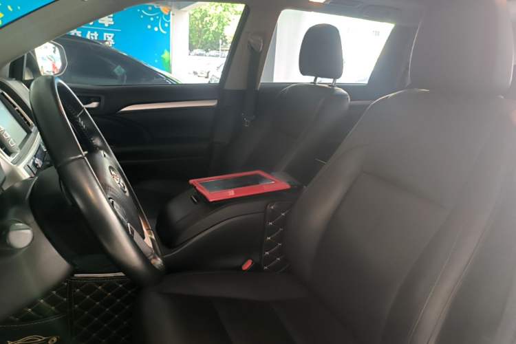 Used Toyota Highlander 2015 2.0T Two-Wheel Drive Luxury Edition 7 Seats Left Front Seat