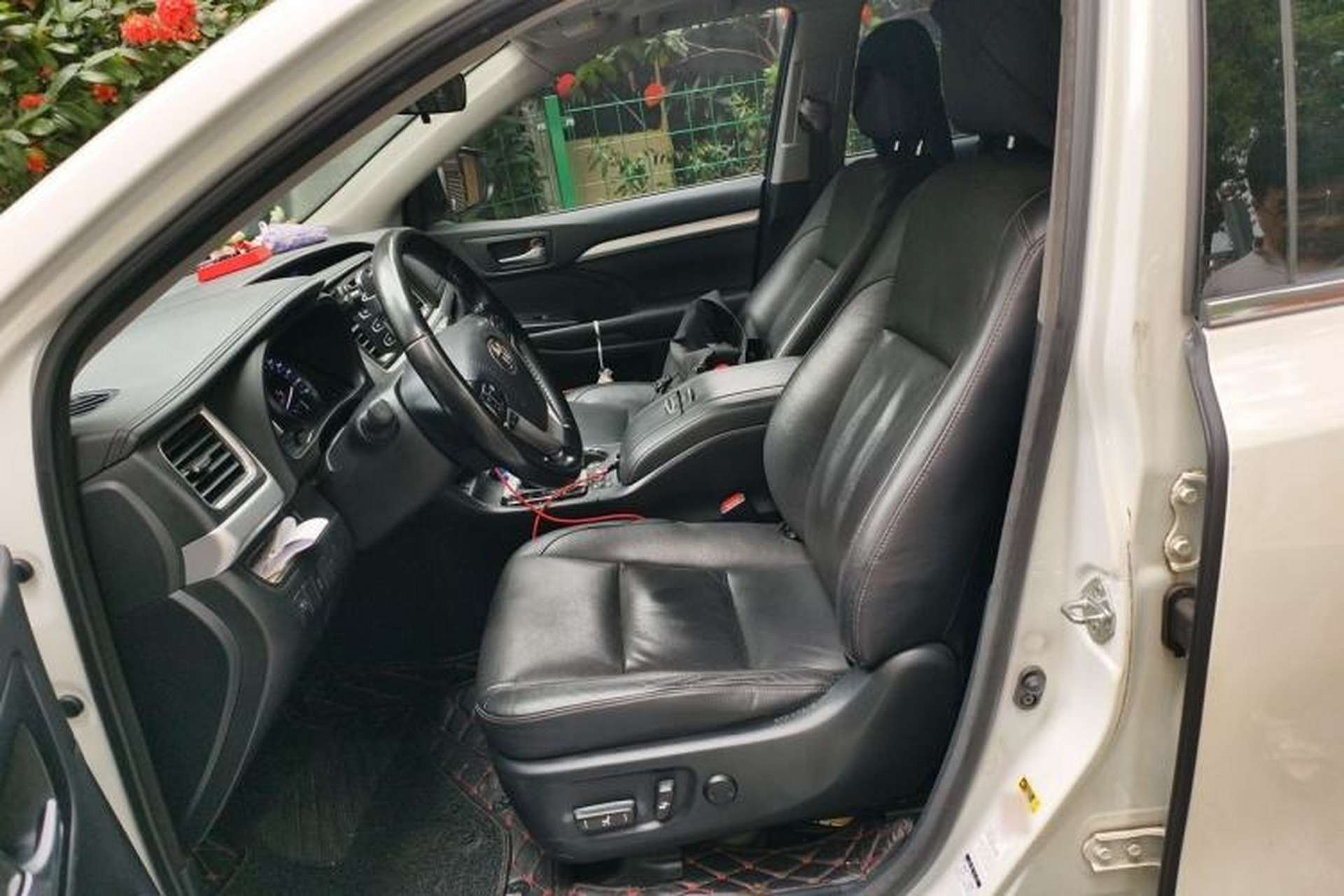 Used Toyota Highlander 2015 2.0T Four-Wheel Drive Luxury Edition 7-Seater Left Front Seat