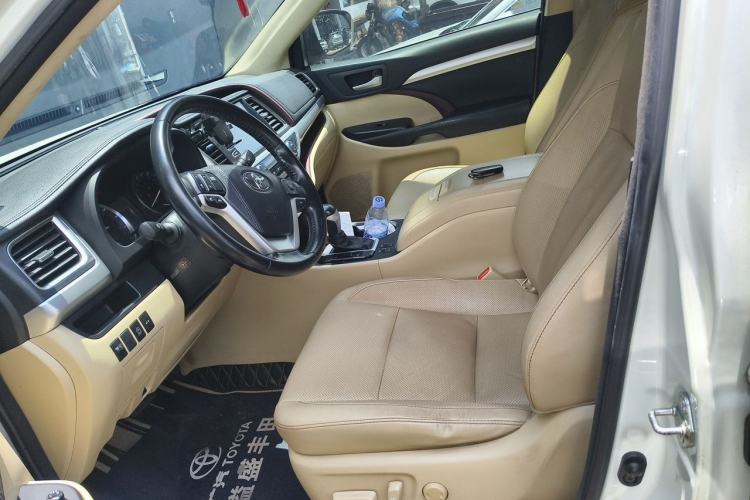 Used Toyota Highlander 2015 2.0T Two-Wheel Drive Luxury Edition 7 Seats Left Front Seat
