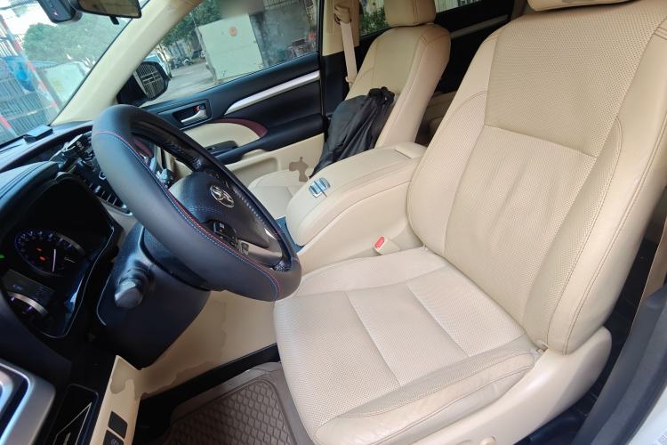 Used Toyota Highlander 2015 2.0T Two-Wheel Drive Luxury Edition 7 Seats Left Front Seat
