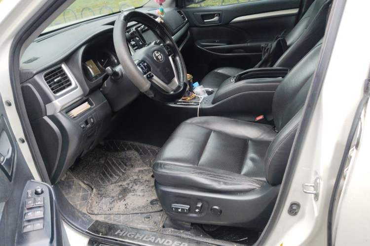 Used Toyota Highlander 2015 2.0T Four-Wheel Drive Luxury Navigation Version with 7 Seats Left Front Seat