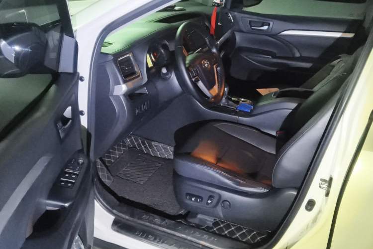 Used Toyota Highlander 2015 2.0T Four-Wheel Drive Luxury Edition 7-Seater Left Front Seat