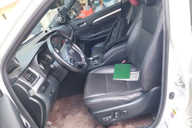Used Toyota Highlander 2015 2.0T Two-Wheel Drive Luxury Edition 7 Seats Left Front Seat