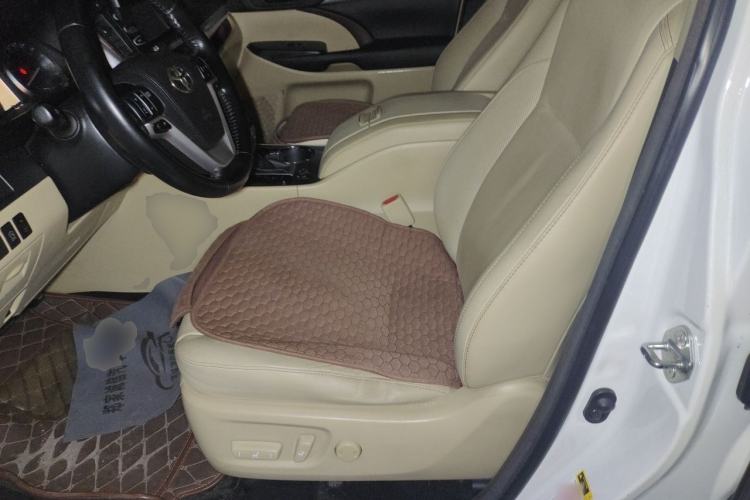 Used Toyota Highlander 2015 2.0T Two-Wheel Drive Luxury Edition 7 Seats Left Front Seat