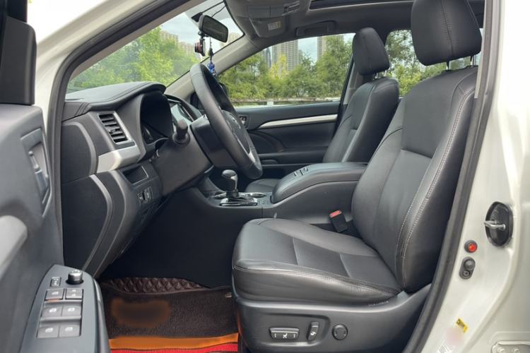 Used Toyota Highlander 2015 2.0T Two-Wheel Drive Luxury Edition 7 Seats Left Front Seat