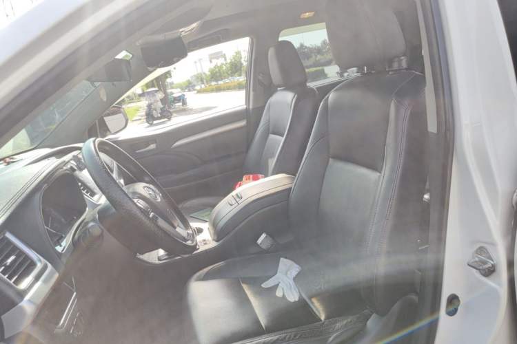 Used Toyota Highlander 2015 2.0T Two-Wheel Drive Luxury Edition 7 Seats Left Front Seat