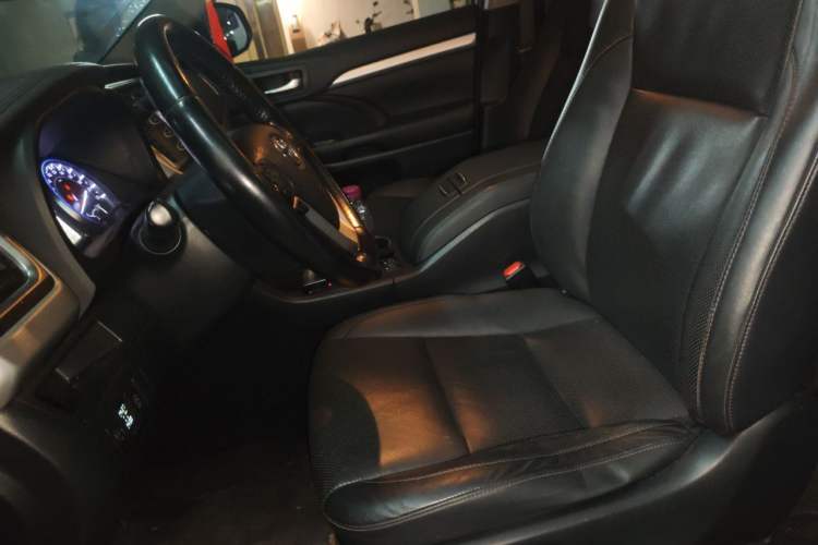 Used Toyota Highlander 2015 2.0T Two-Wheel Drive Luxury Edition 7 Seats Left Front Seat