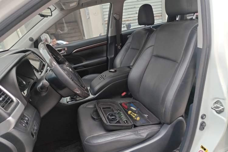 Used Toyota Highlander 2015 2.0T Four-Wheel Drive Ultimate Edition 7-Seater Left Front Seat