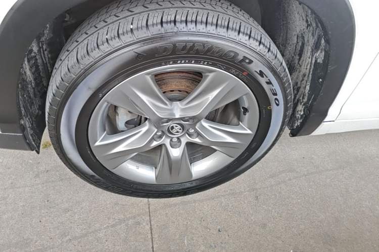 Used Toyota Highlander 2015 2.0T Four-Wheel Drive Luxury Edition 7-Seater Left Front Wheel Hub