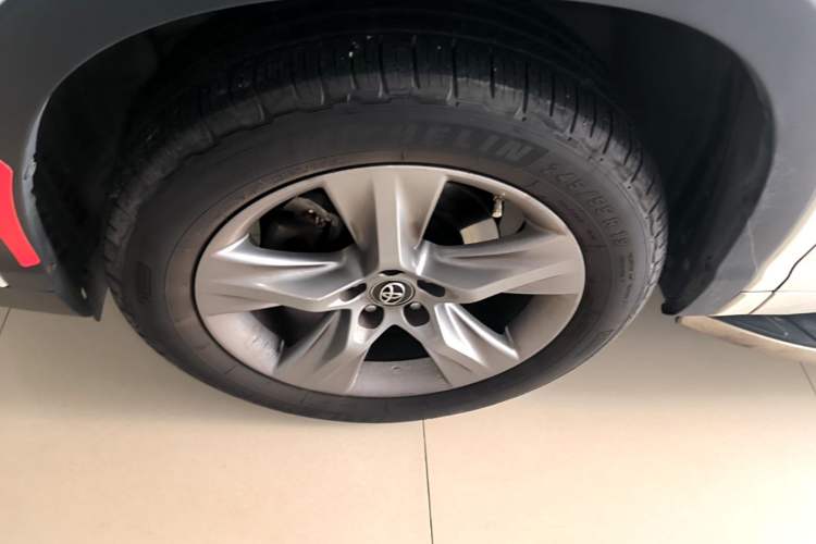 Used Toyota Highlander 2015 2.0T Two-Wheel Drive Luxury Edition 7 Seats Left Front Wheel Hub