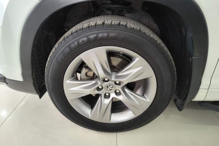 Used Toyota Highlander 2015 2.0T Four-Wheel Drive Luxury Edition 7-Seater Left Front Wheel Hub