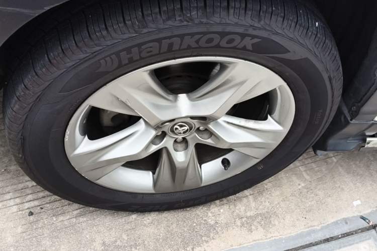 Used Toyota Highlander 2015 2.0T Four-Wheel Drive Luxury Edition 7-Seater Left Front Wheel Hub