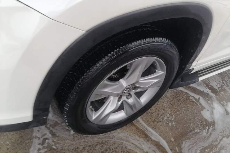 Used Toyota Highlander 2015 2.0T Two-Wheel Drive Luxury Edition 7 Seats Left Front Wheel Hub