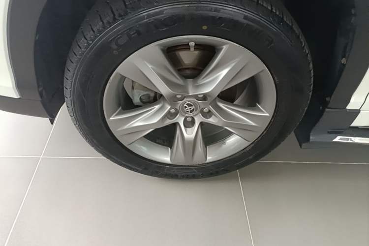 Used Toyota Highlander 2015 2.0T Four-Wheel Drive Luxury Edition 7-Seater Left Front Wheel Hub