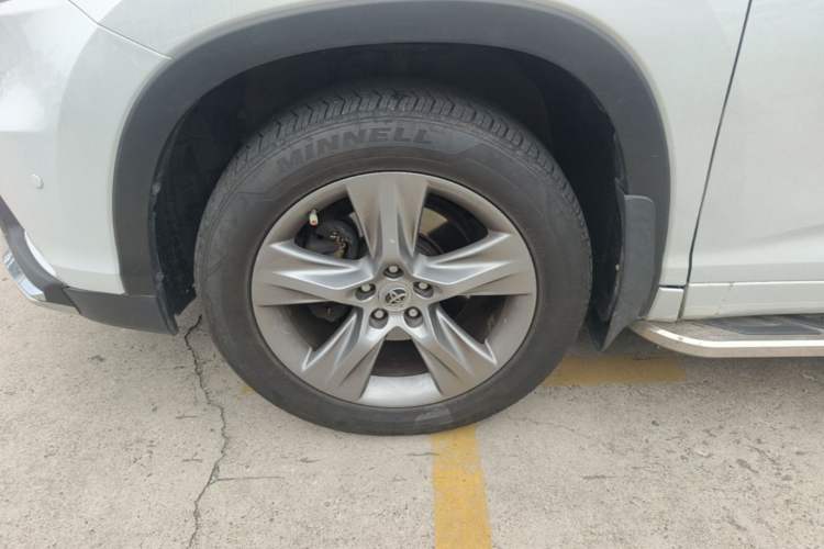 Used Toyota Highlander 2015 2.0T Four-Wheel Drive Luxury Edition 7-Seater Left Front Wheel Hub