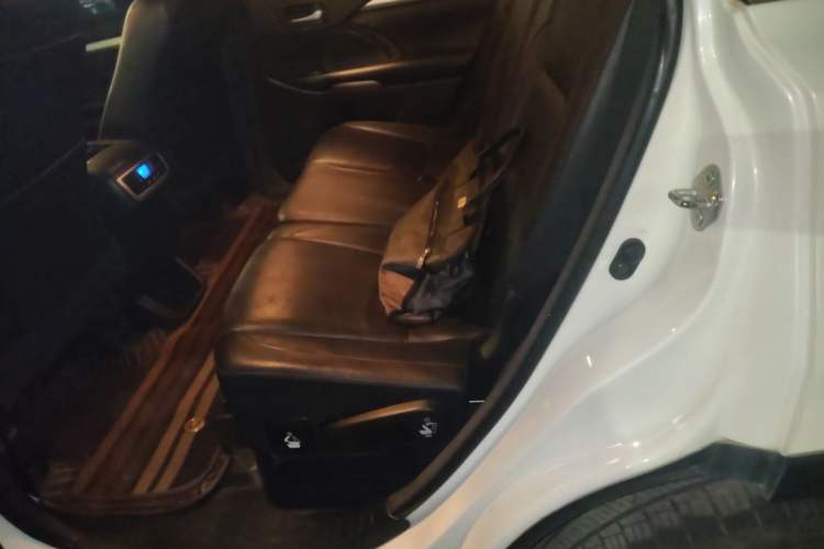 Used Toyota Highlander 2015 2.0T Two-Wheel Drive Luxury Edition 7 Seats Left Rear Seat