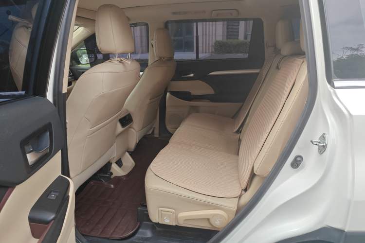 Used Toyota Highlander 2015 2.0T Four-Wheel Drive Luxury Edition 7-Seater Left Rear Seat