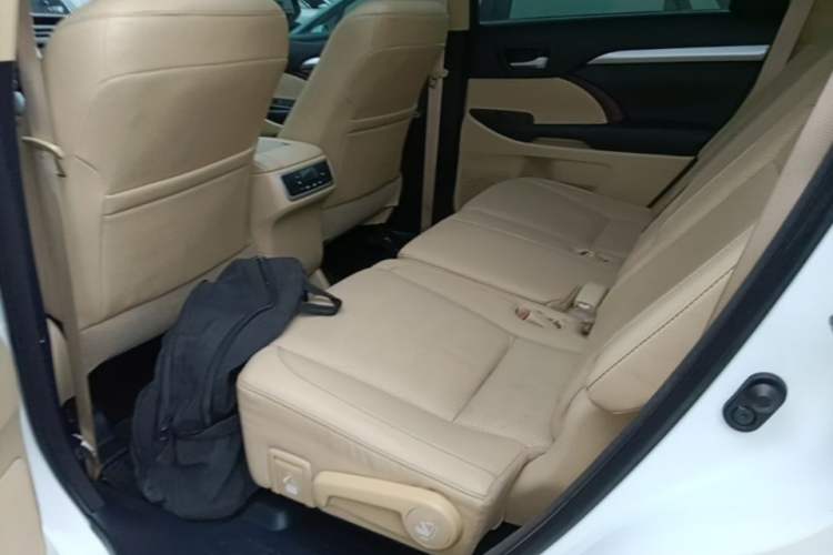 Used Toyota Highlander 2015 2.0T Four-Wheel Drive Luxury Edition 7-Seater Left Rear Seat