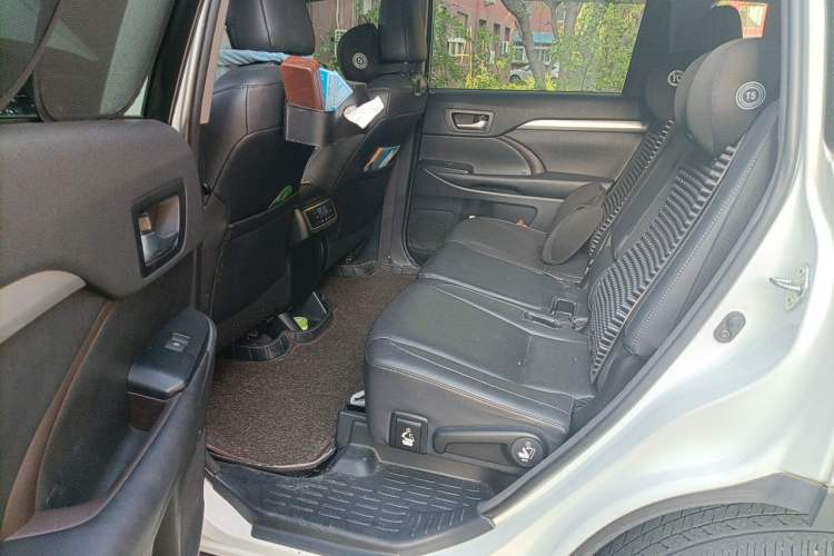 Used Toyota Highlander 2015 2.0T Four-Wheel Drive Luxury Edition 7-Seater Left Rear Seat